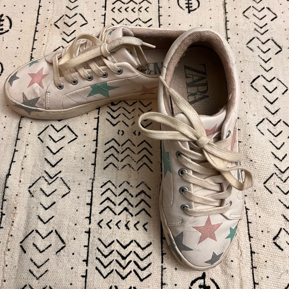 Zara White Sneakers With Pastel Glitter Stars